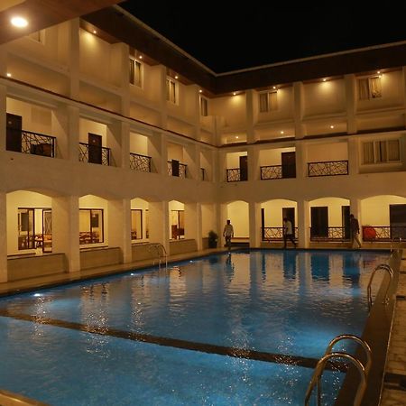 The Riviera Hotel Theni Exterior foto