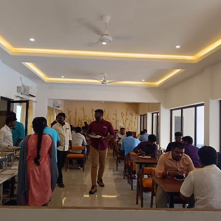 The Riviera Hotel Theni Exterior foto