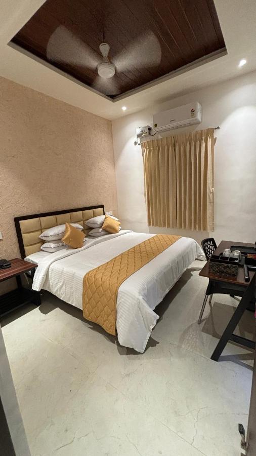 The Riviera Hotel Theni Exterior foto