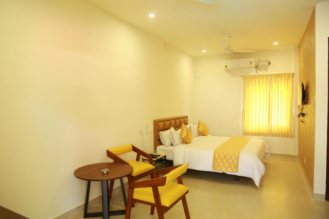 The Riviera Hotel Theni Exterior foto