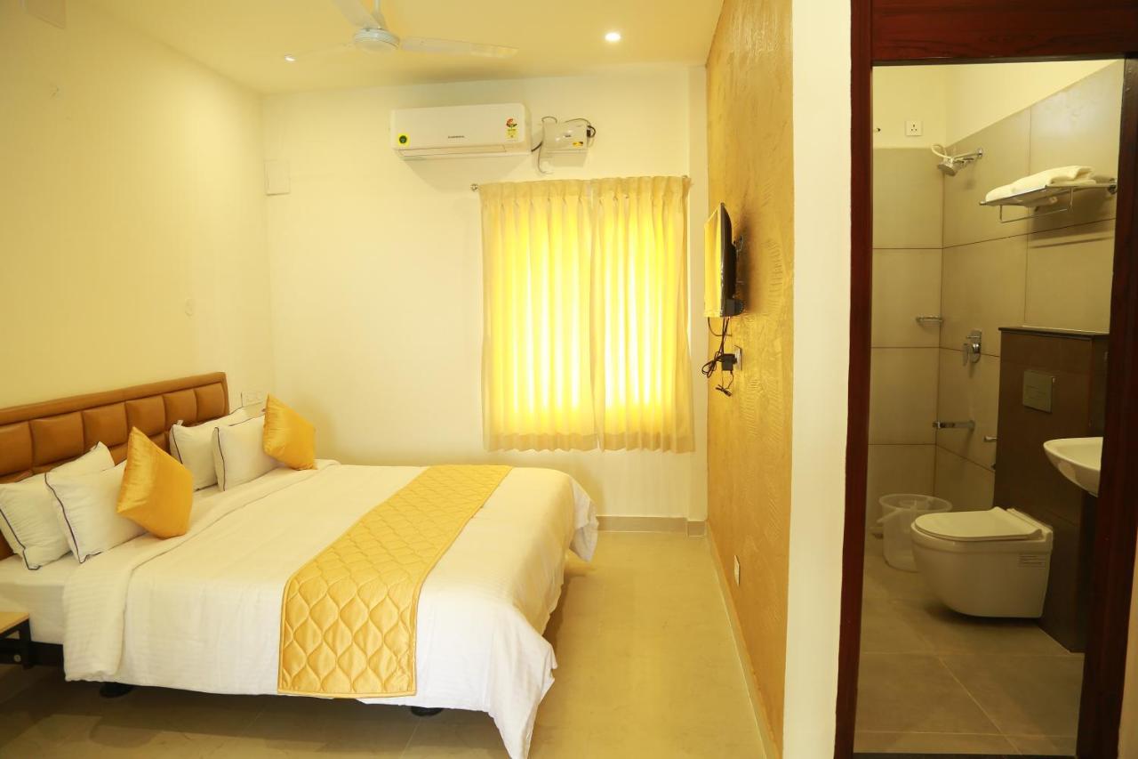 The Riviera Hotel Theni Exterior foto