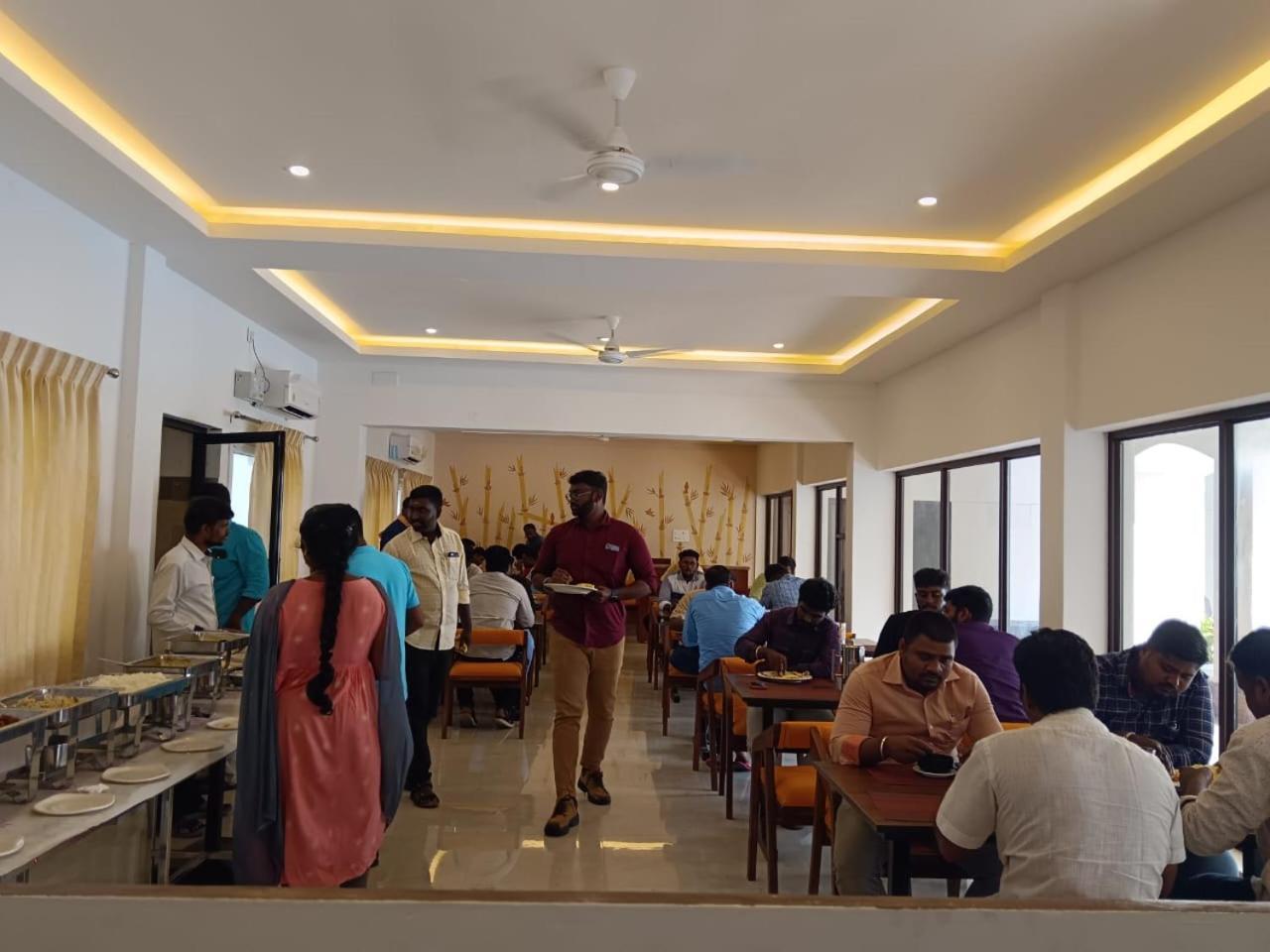 The Riviera Hotel Theni Exterior foto