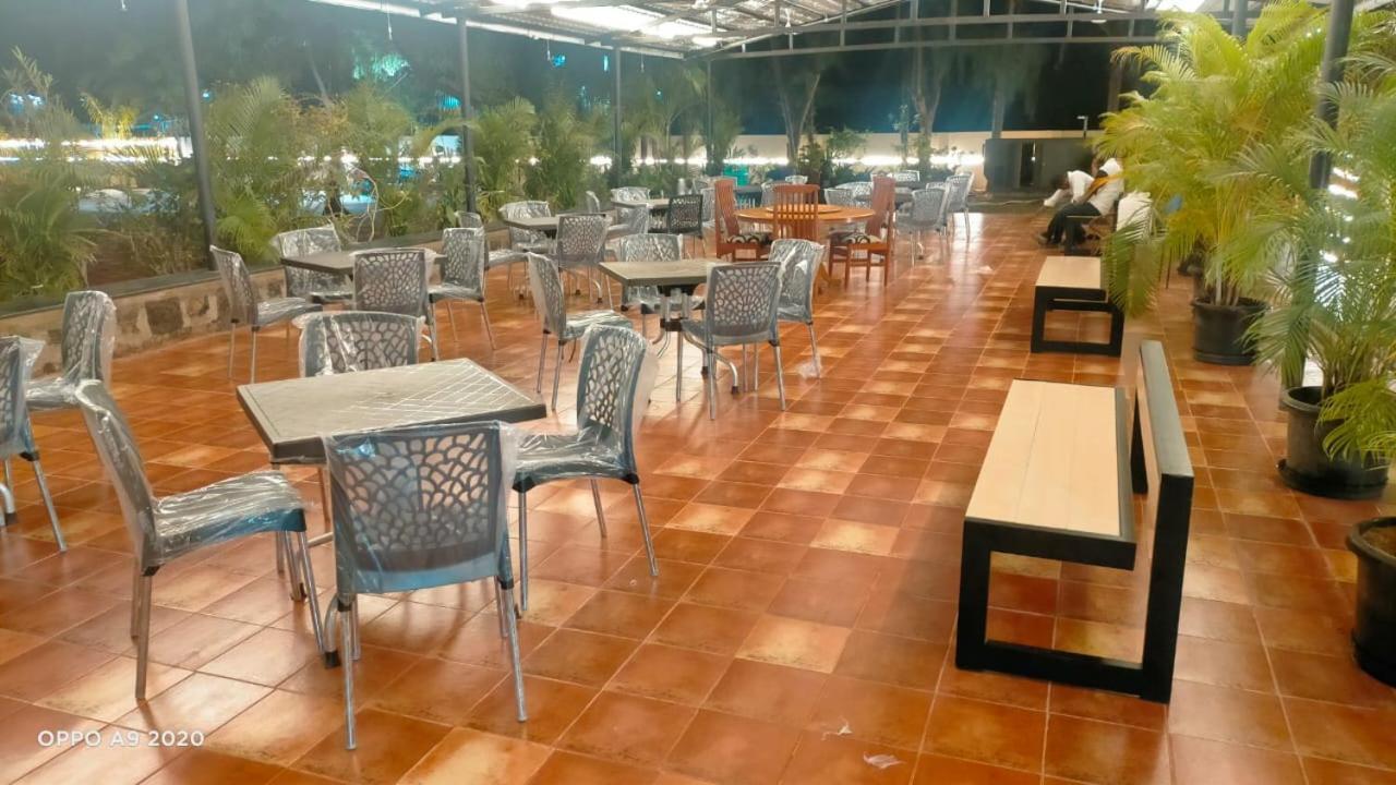 The Riviera Hotel Theni Exterior foto